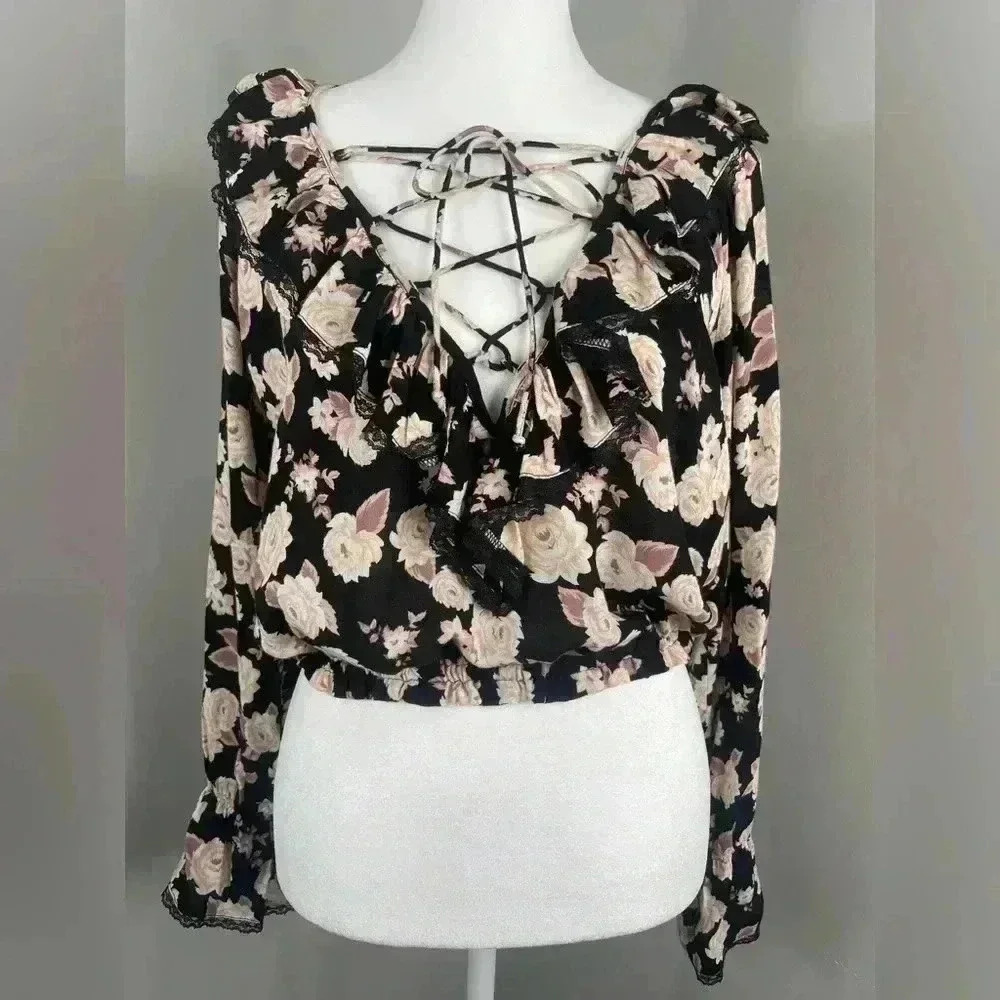 Forever 21 black floral long sleeve blouse size M 100% rayon
